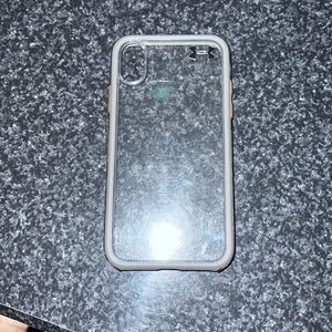 iPhone 10 under Armour case